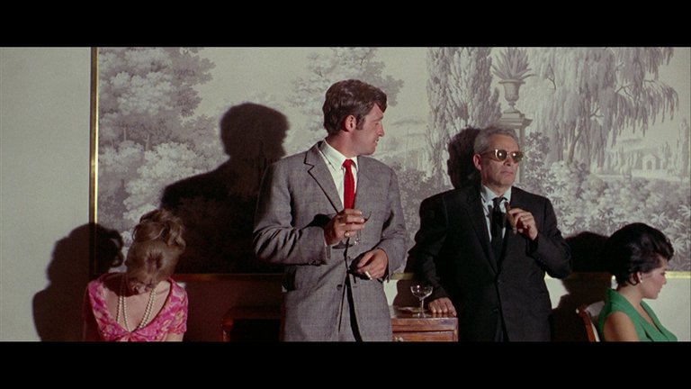 Screen capture from Pierrot le fou
