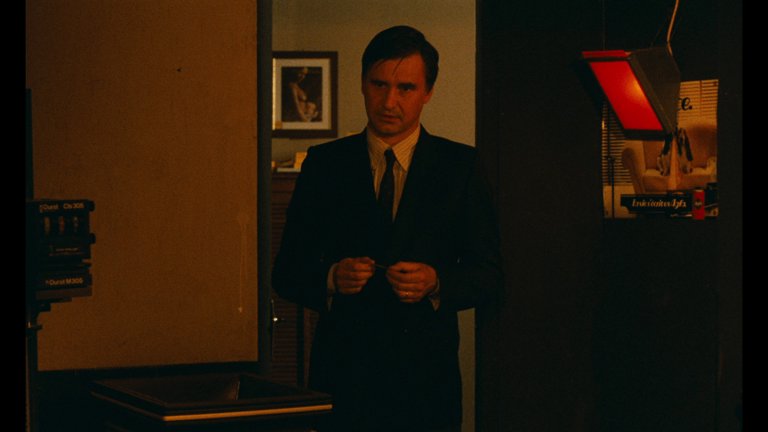 Screen capture from L'argent