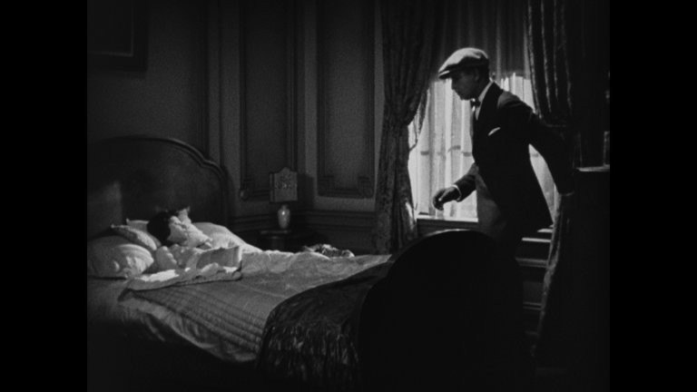 Screen capture from Freaks / The Unknown / The Mystic: Tod Browning’s Sideshow Shockers