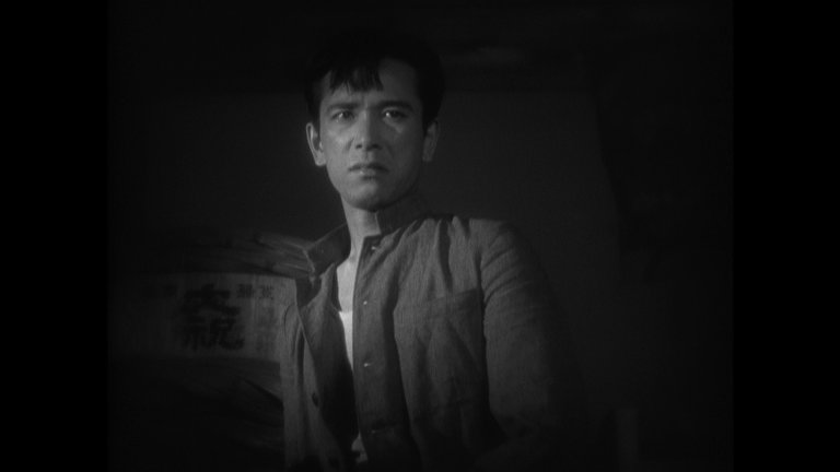 Screen capture from A Story of Floating Weeds / Floating Weeds: Two Films by Yasujiro Ozu
