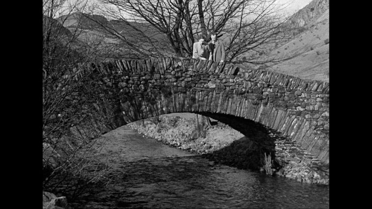 Screen capture from David Lean Directs Noël Coward