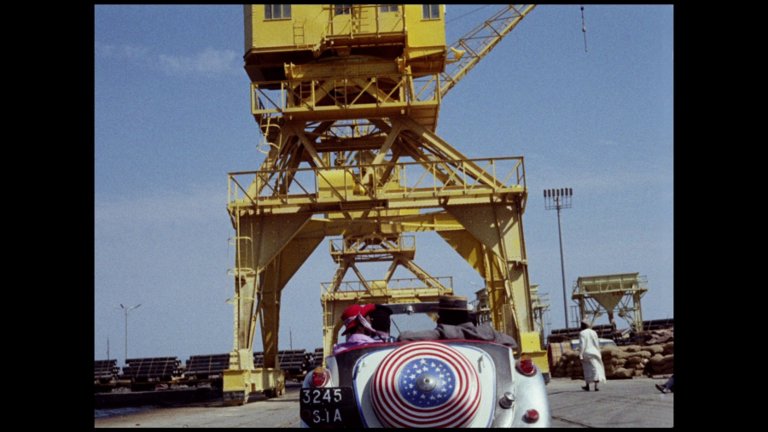 Screen capture from Touki Bouki / Redes