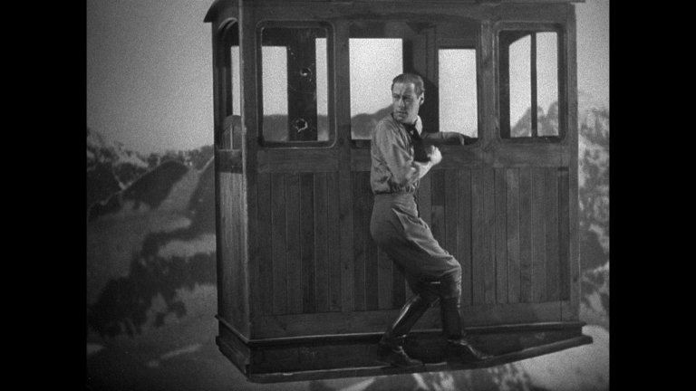 Screen capture from Night Train to Munich