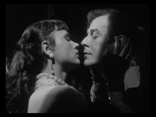 Screen capture from Sawdust and Tinsel