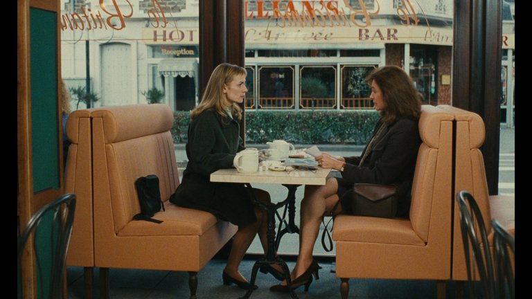 Screen capture from La cérémonie
