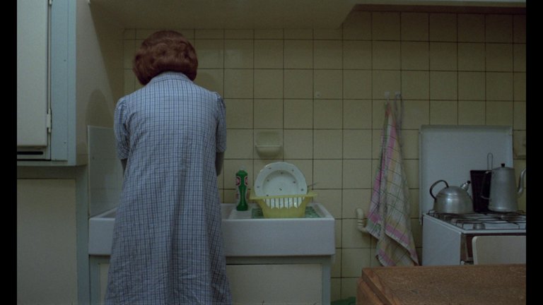 Screen capture from Jeanne Dielman, 23, quai du Commerce, 1080 Bruxelles