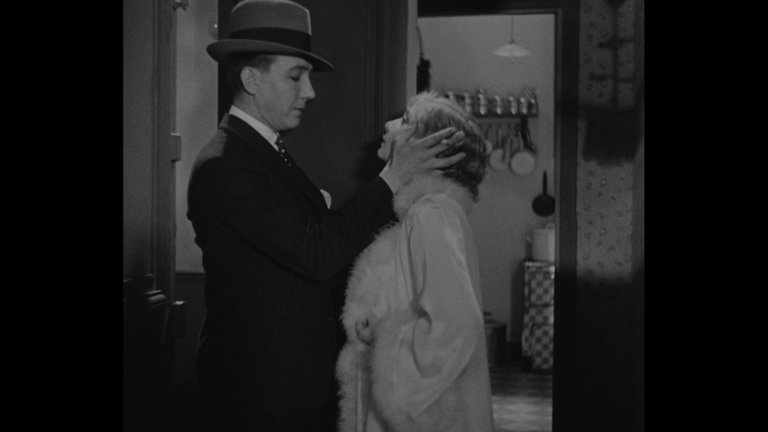 Screen capture from La chienne