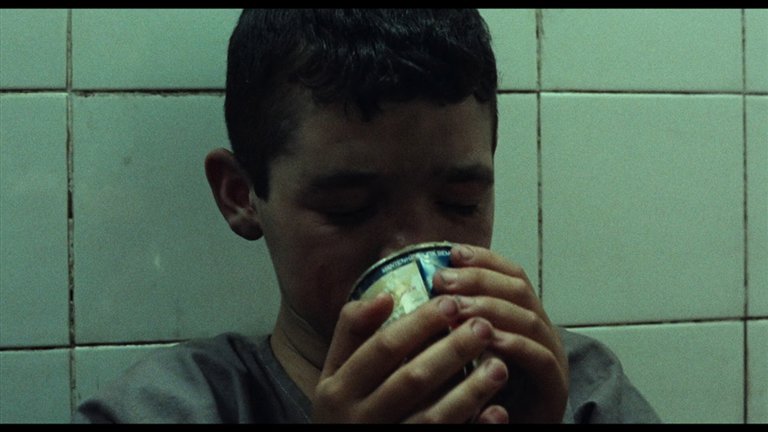 Screen capture from Pixote / Dos monjes