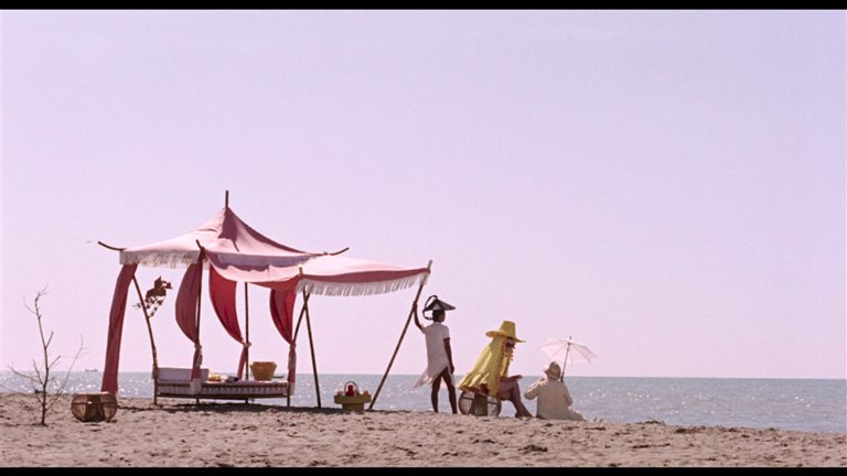 Screen capture from Essential Fellini