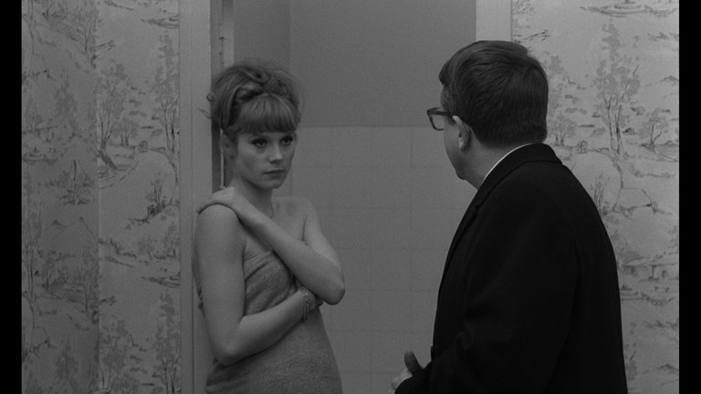 Screen capture from La peau douce