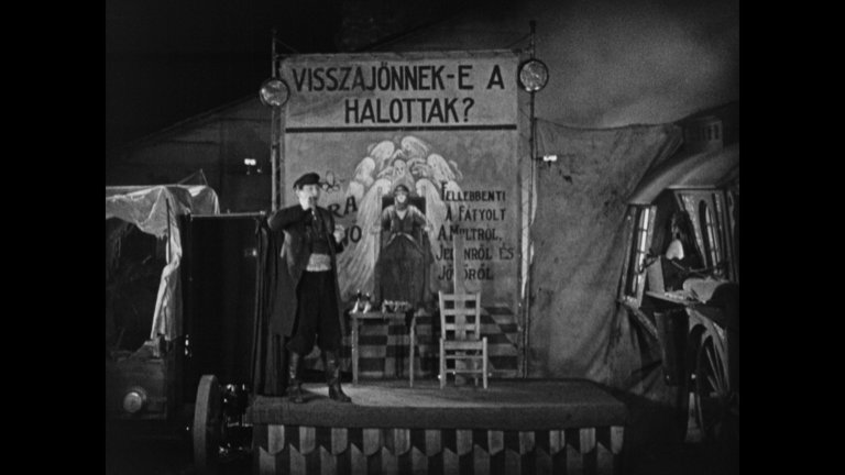 Screen capture from Freaks / The Unknown / The Mystic: Tod Browning’s Sideshow Shockers