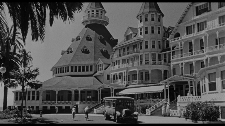 Screen capture from Some Like It Hot
