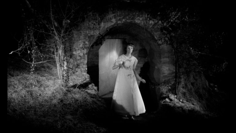 Screen capture from Eyes Without a Face