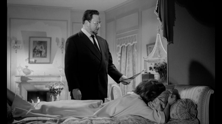Screen capture from Eyes Without a Face
