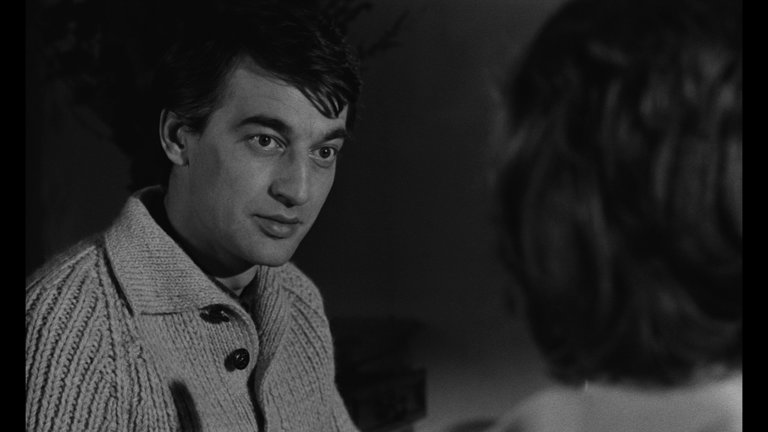 Screen capture from Le combat dans l'ile