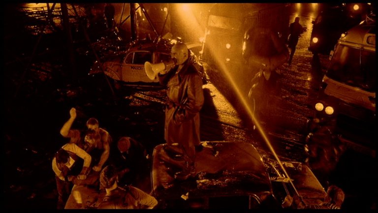 Screen capture from The Element of Crime