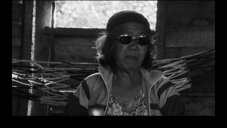 Screen capture from Insiang / Mysterious Object at Noon