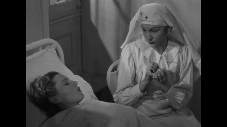 Screen capture from Hôtel du Nord