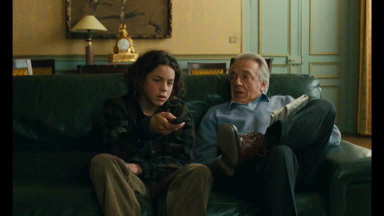 Screen capture from La cérémonie