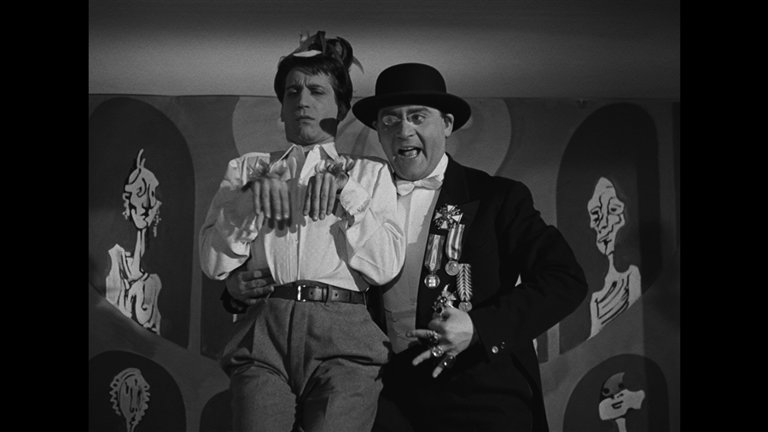 Screen capture from Essential Fellini