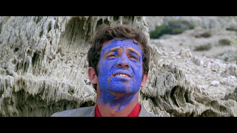 Screen capture from Pierrot le fou
