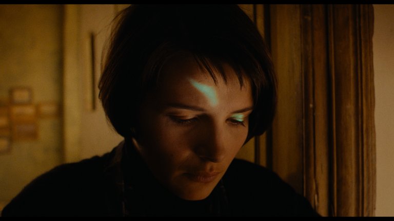Screen capture from Three Colors: Blue