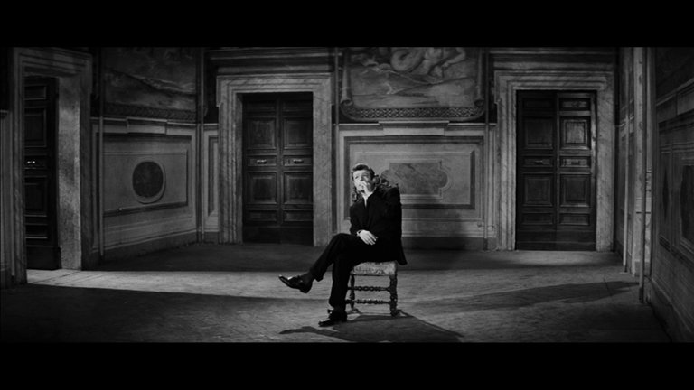 Screen capture from Essential Fellini