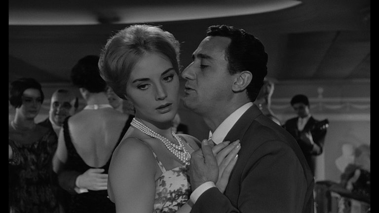 Screen capture from Commedia all'italiana
