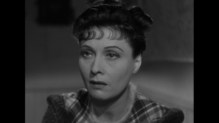 Screen capture from Hôtel du Nord