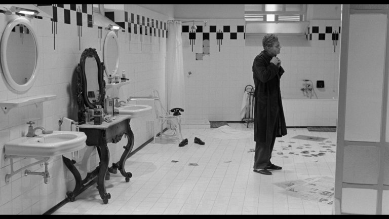Screen capture from 8½