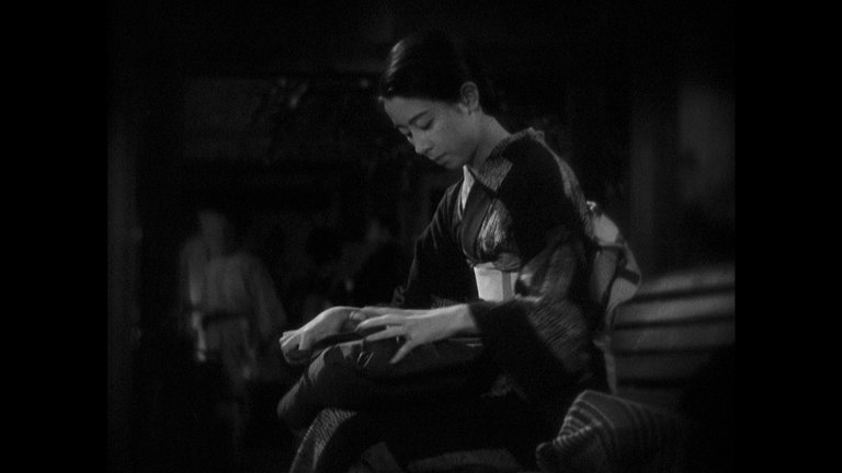 Screen capture from A Story of Floating Weeds / Floating Weeds: Two Films by Yasujiro Ozu