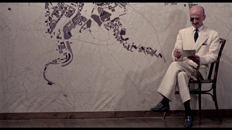 Screen capture from Essential Fellini