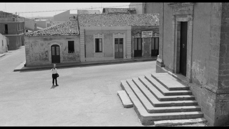 Screen capture from Il posto + I fidanzati
