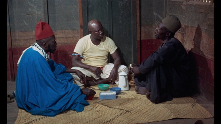 Screen capture from Mandabi