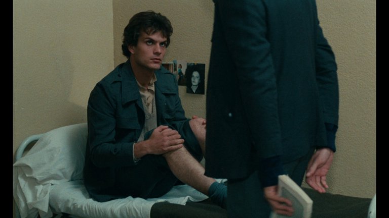 Screen capture from L'argent