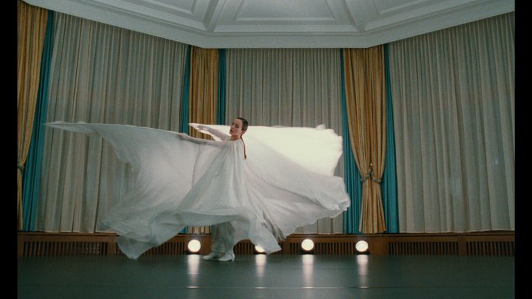 Screen capture from The Swindle