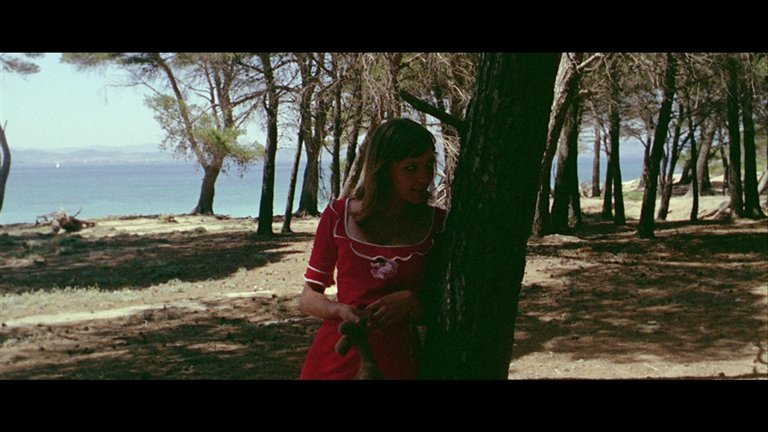 Screen capture from Pierrot le fou