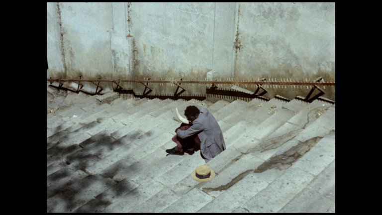 Screen capture from Touki Bouki / Redes