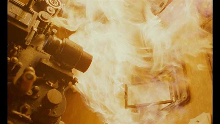 Screen capture from Cinema Paradiso