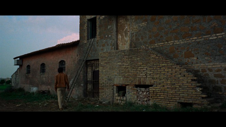 Screen capture from The Bird with the Crystal Plumage