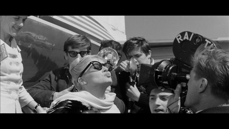 Screen capture from Essential Fellini