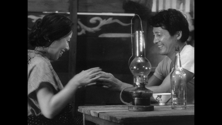 Screen capture from Woman in the Dunes