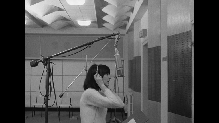 Screen capture from Masculin féminin