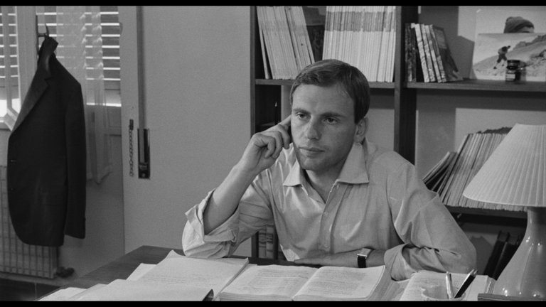 Screen capture from Commedia all'italiana