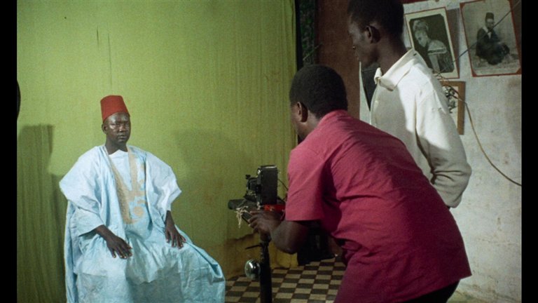 Screen capture from Mandabi