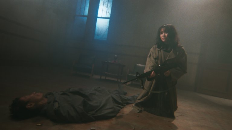 Screen capture from The Heroic Trio / Executioners