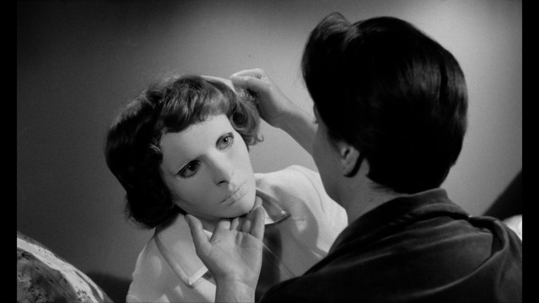 Screen capture from Eyes Without a Face