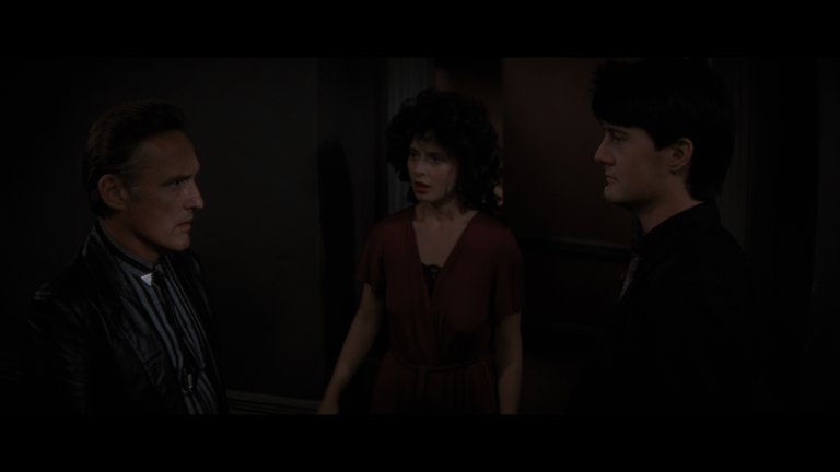 Screen capture from Blue Velvet