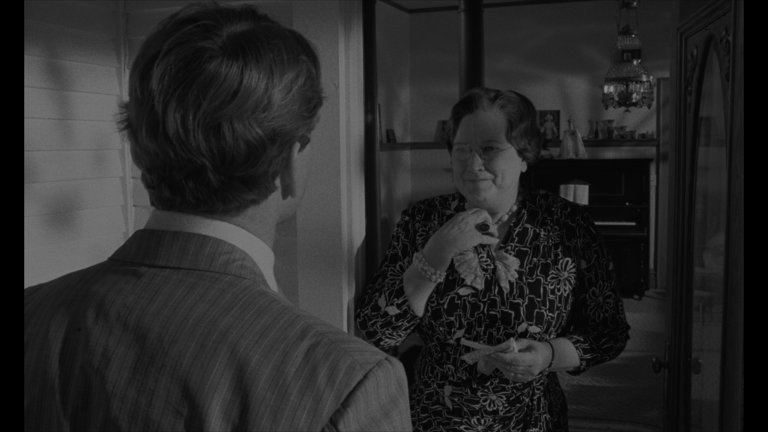 Screen capture from Paper Moon