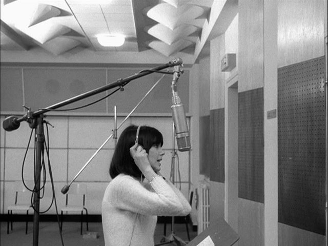 Screen capture from Masculin féminin
